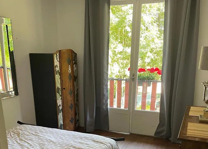 Pyrenees Mountain Views - Garonne River Retreat